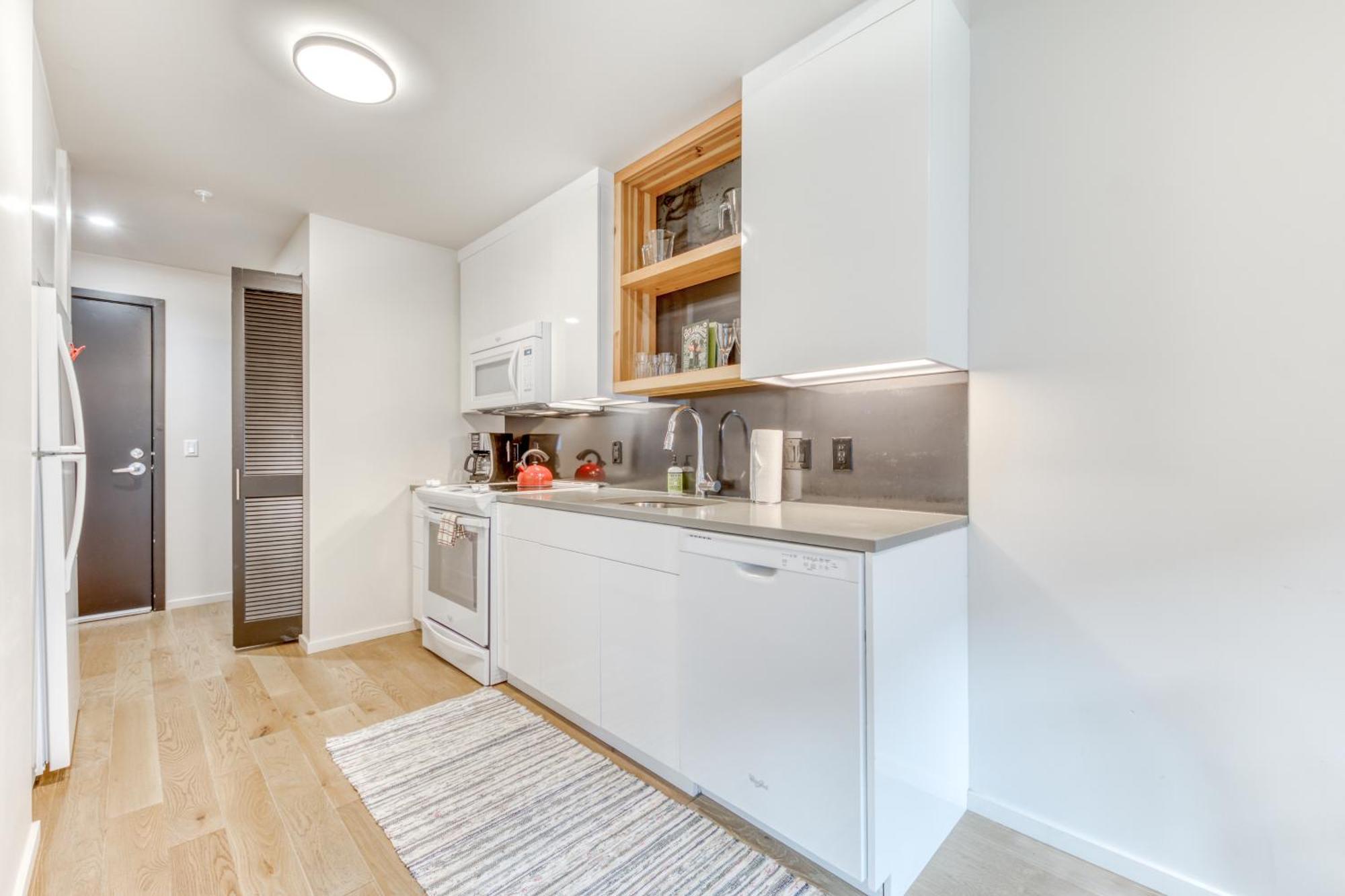 Q21 Condos Portland Room photo